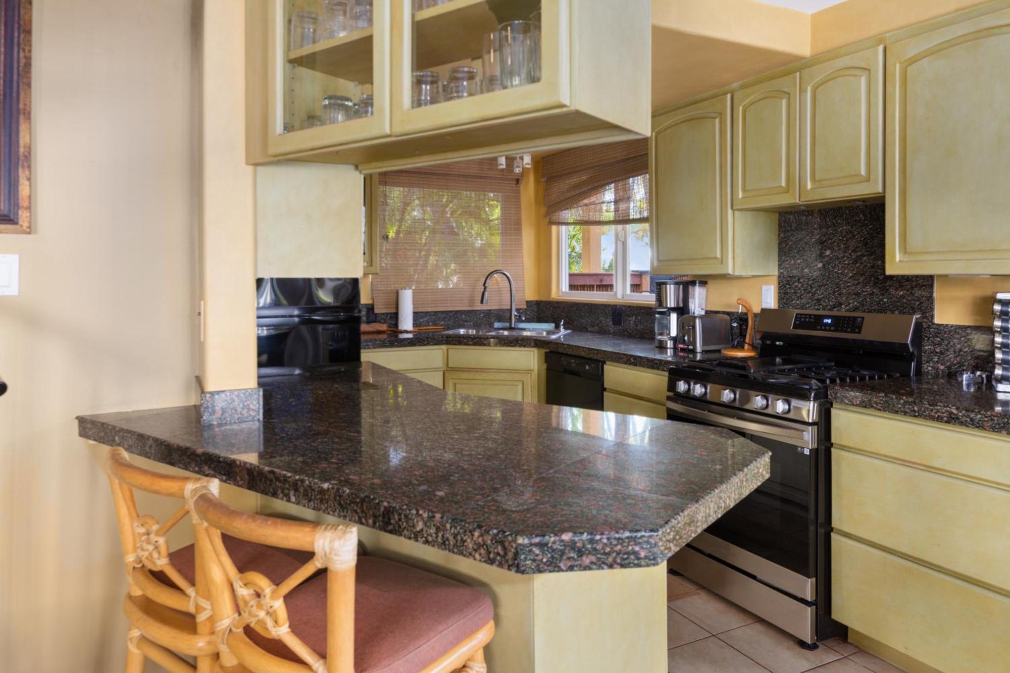 Plumeria Suite, 2-Bedrooms, Sleeps 6, Pool & Bbq, Pre-Renovation Summer Sale Кихеи Екстериор снимка